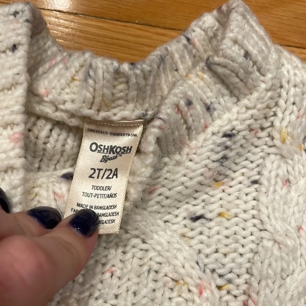 OSHKOSH 2 t girls sweater good condition